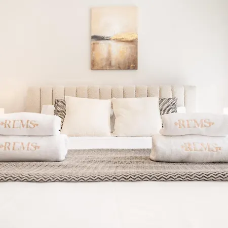 아파트 Mijas Gem With Terrace, Pool & Parking Rems